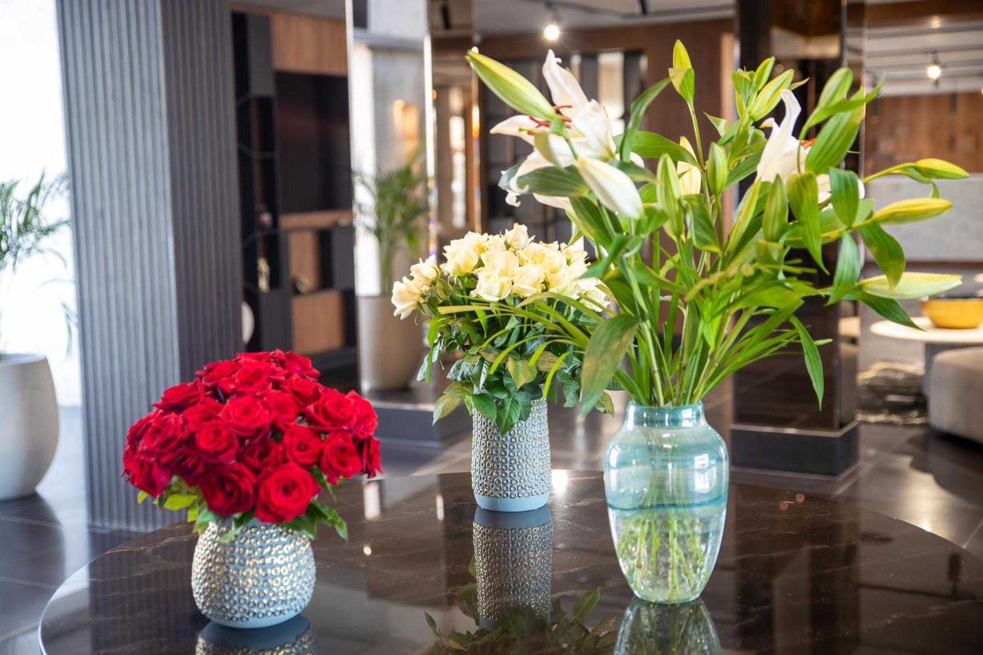 Dominium Palace Agadir Exteriör bild Flower arrangements